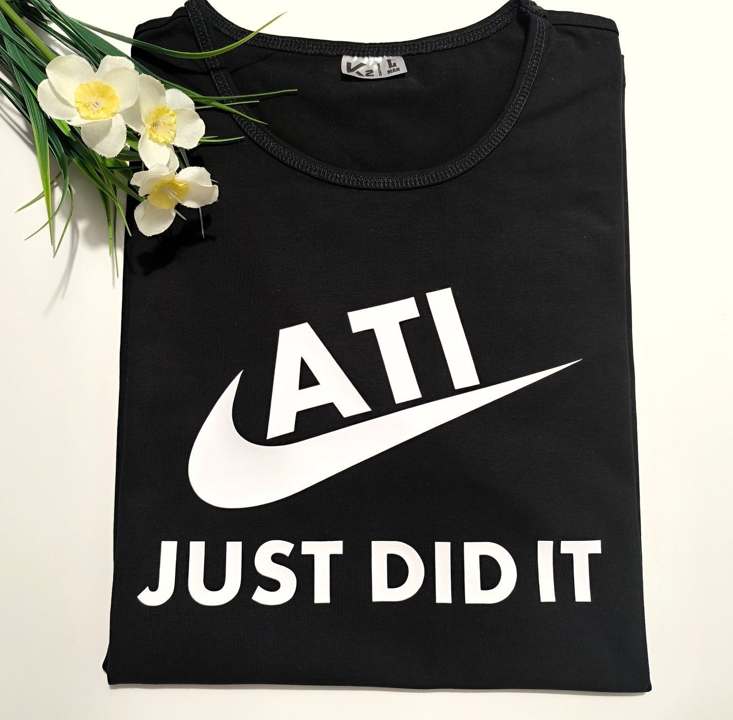 Majica za atije, just did it, v črni barvi z belim napisom