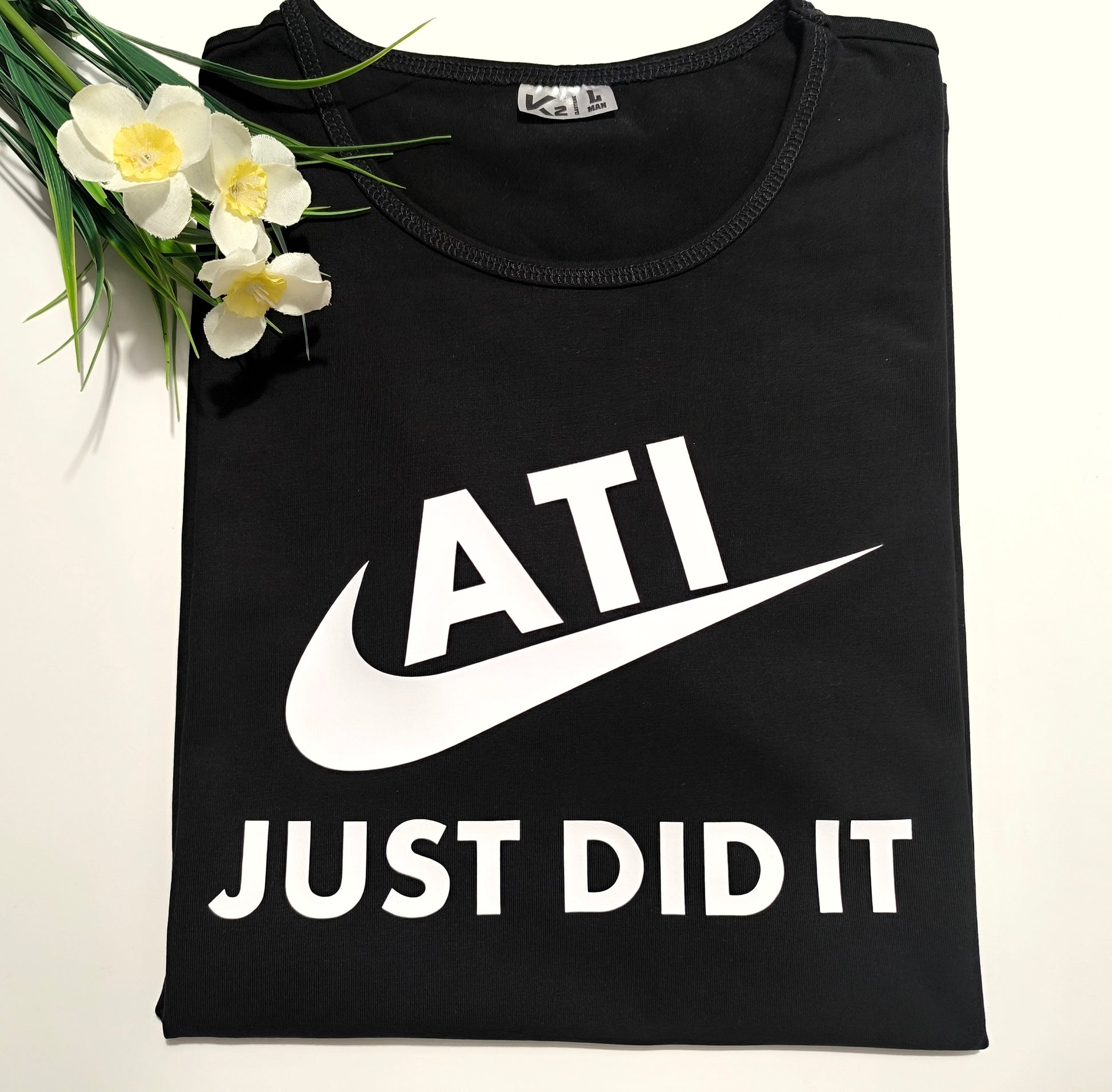 Majica za atije, just did it, v črni barvi z belim napisom