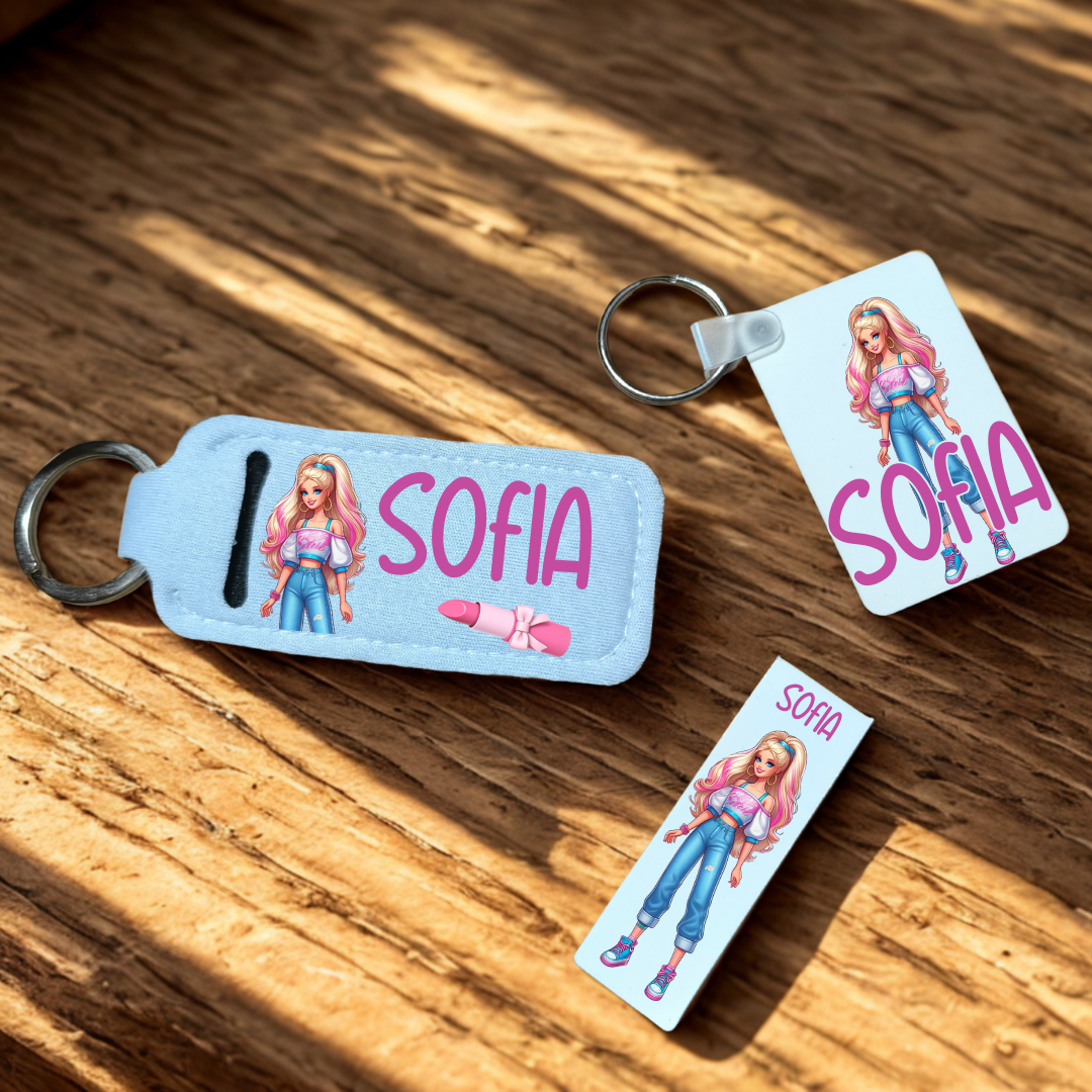 Obeski za ključe z ilustracijo deklice in imenom – personaliziran dodatek za otroke ali darilo za prijateljico