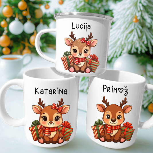 Božične ujemajoče družinske skodelice z imeni in motivom jelenčka – personalizirano darilo za praznike