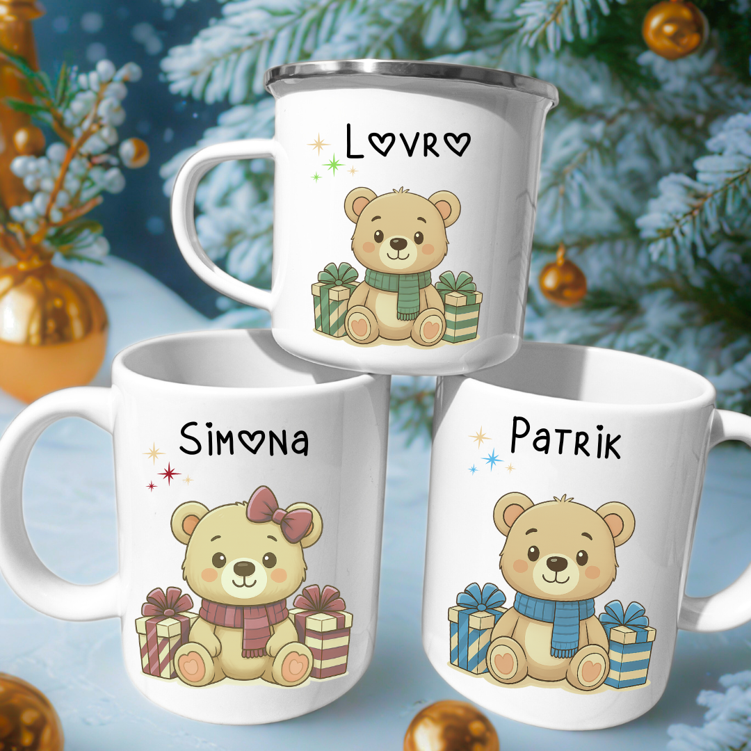 Božične ujemajoče družinske skodelice z imeni in motivom medvedka – personalizirano darilo za praznike