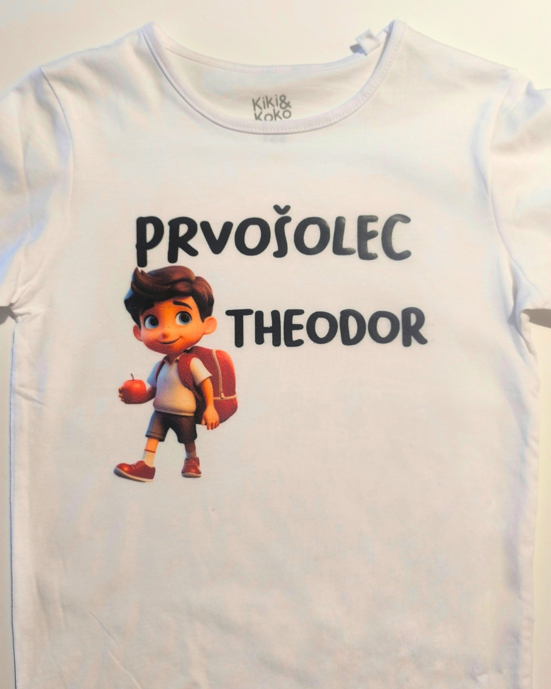 Majici z napisom Prvošolec ali prvošolka z imenom -  personalizirano oblačilo za otroke ob vstopu v šolo