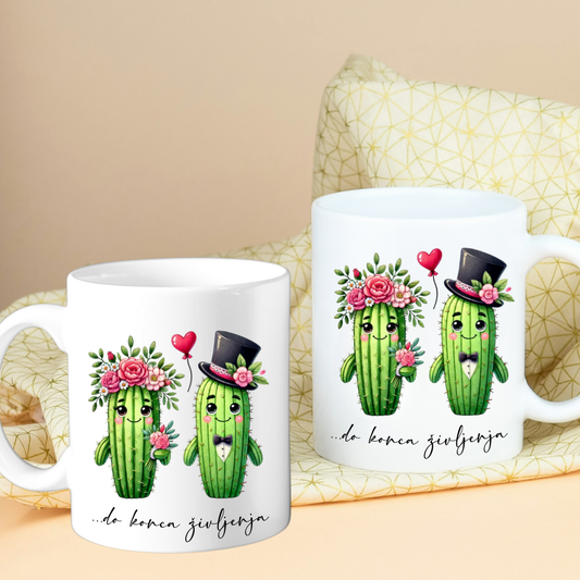 Skodelici z motivom zaljubljenih kaktusov in napisom do konca življenja – romantično darilo za par