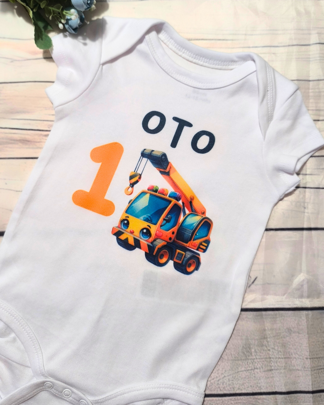 personaliziran bodi z motivom, imenom in številko 1 za praznovanje rojstnega dne