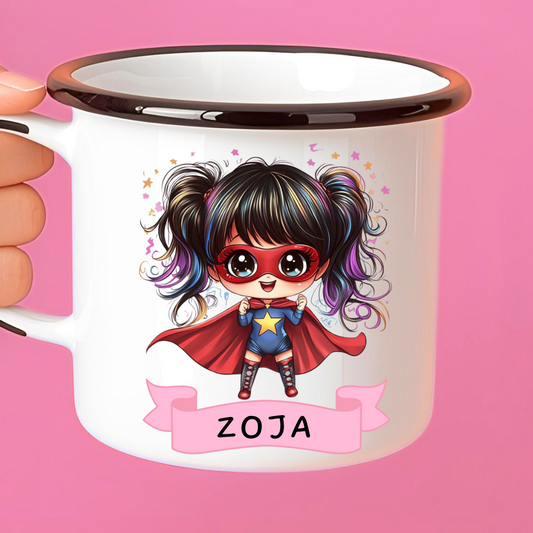 Skodelica z motivom superjunakinje in imenom – personalizirano darilo za pogumno deklico
