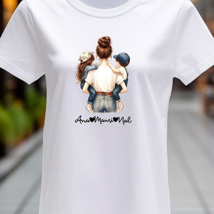 Majica z ilustracijo mame,sina in hčerke ter imena – personalizirano oblačilo za družinske trenutke