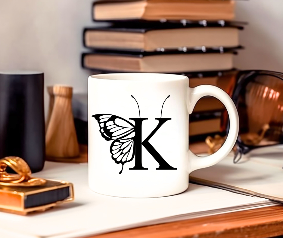 Motiv metulja izpeljan iz črke v abecedi