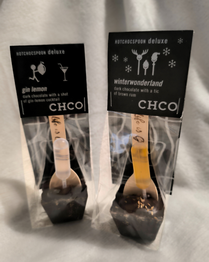 Božični duet: Okrasek z imenom + vroča čokolada (za odrasle)