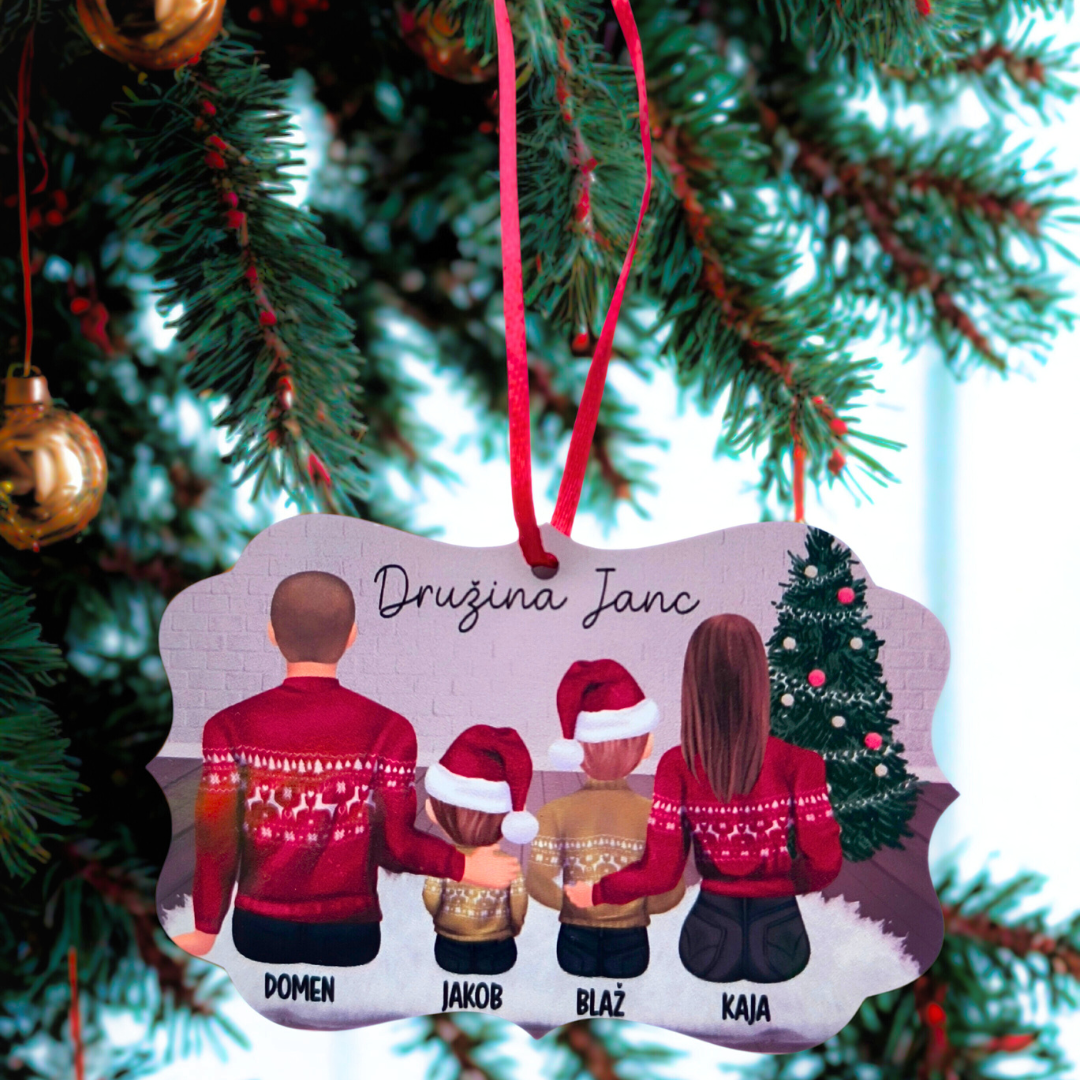 Božični okrasek z ilustracijo družine in imeni – personalizirana dekoracija za praznično drevo
