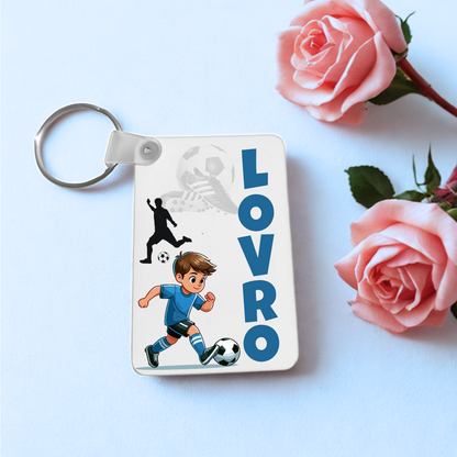 Obesek za ključe z imenom – srčno darilo za hči ali sina