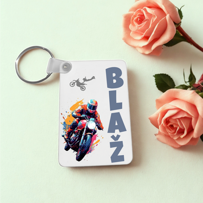 Obesek za ključe z imenom – srčno darilo za hči ali sina