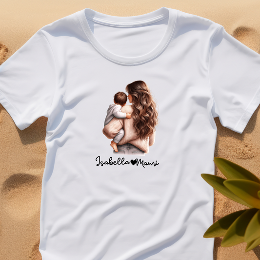 Majica z ilustracijo mame in otroka ter imena – personalizirano oblačilo za družinske trenutke