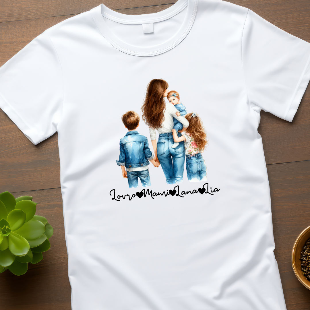 Majica z ilustracijo mame in otrok ter imena – personalizirano oblačilo za družinske trenutke