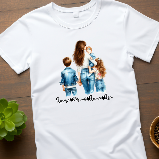 Majica z ilustracijo mame in otrok ter imena – personalizirano oblačilo za družinske trenutke